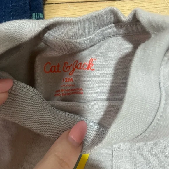 2/$10 Sale! Carter’s One Piece Shorts Set & Cat & Jack T-Shirt Size 12 Months - Picture 7 of 8